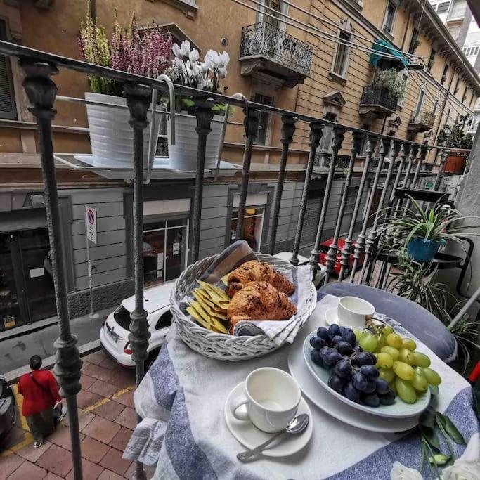 Intero Appartamento Su Via Tortona-Darsena-Navigli Milan Luaran gambar